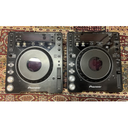 2 x Pioneer - CDJ-1000MK2 - with protective case (Used)